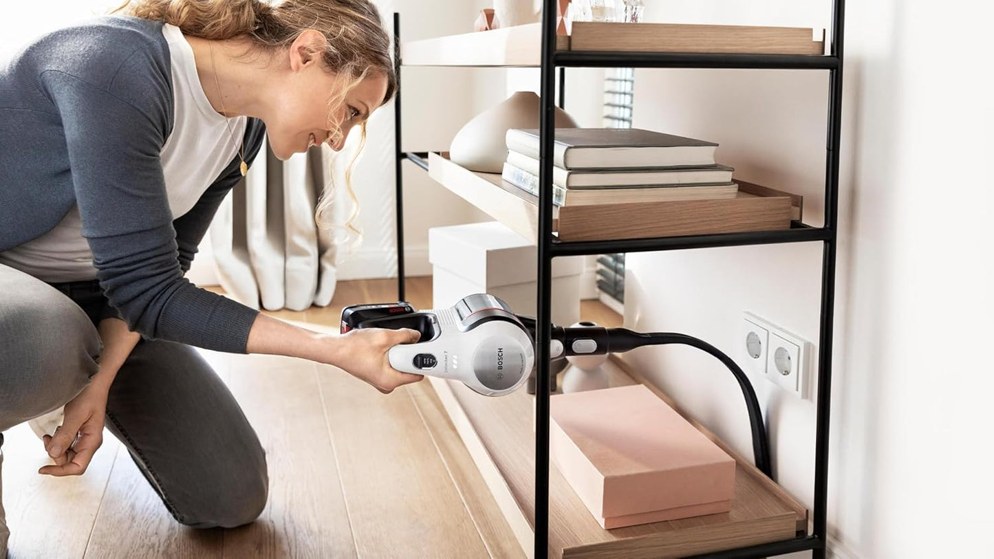 Bosch - Aspirador sin Cable Unlimited 7, Pack de batería de 3.0 Ah, Tubo Flexible, diseño Ligero, Accesorios, Luces LED, Blanco BBS711W
