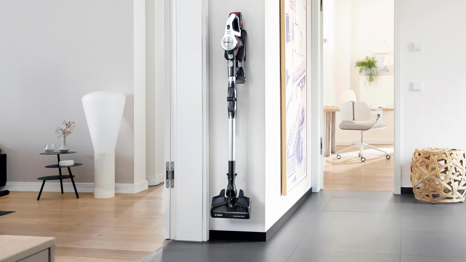 Bosch - Aspirador sin Cable Unlimited 7, Pack de batería de 3.0 Ah, Tubo Flexible, diseño Ligero, Accesorios, Luces LED, Blanco BBS711W
